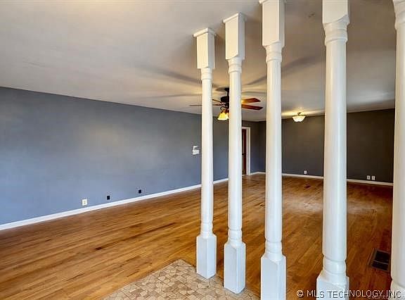 5th image of 908 W Commercial St