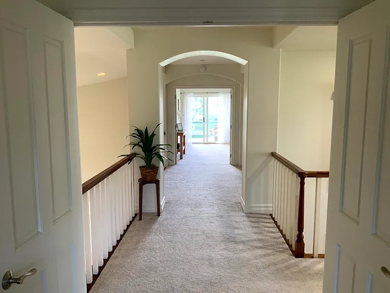 Floating hallway
