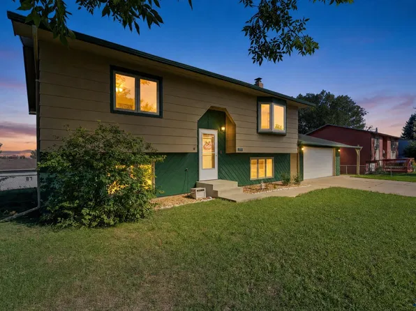 3932 Falcon Dr, Rapid City, SD 57701
