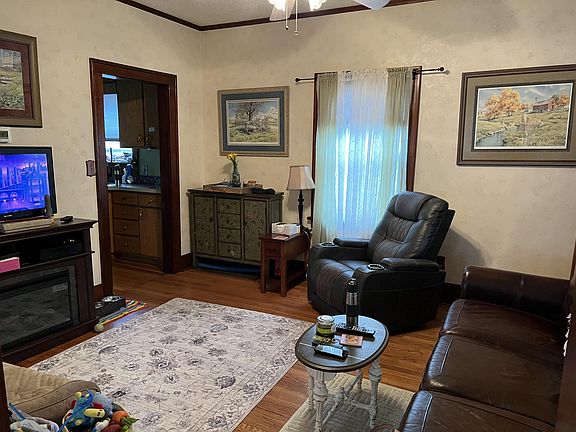 4th image of 2523 East Ave