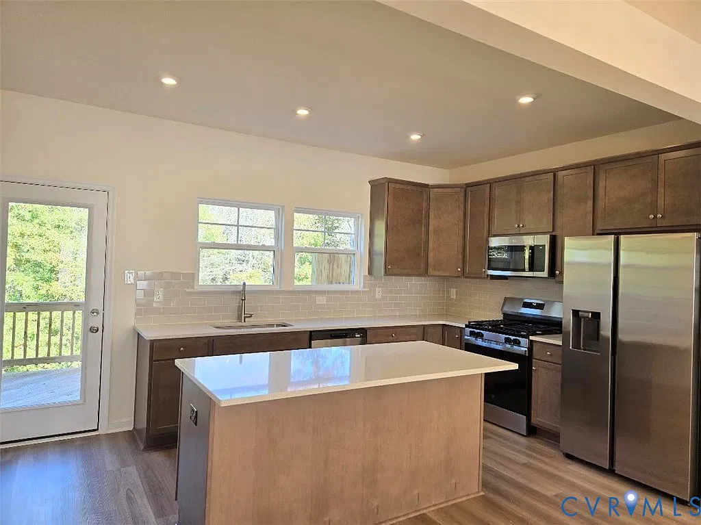 3 bed, 3.5 bath, 1685 sqft, $2,350 — Photo 4
