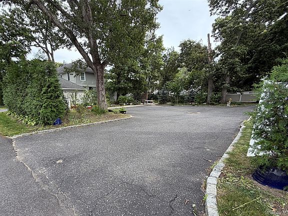 2nd image of 116 Carleton Avenue