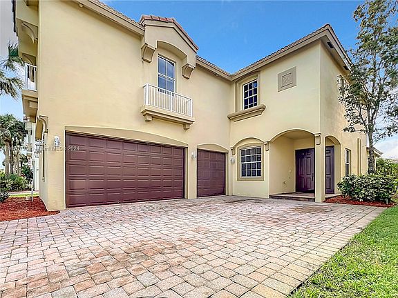 3rd image of 2213 SW Newport Isles Blvd