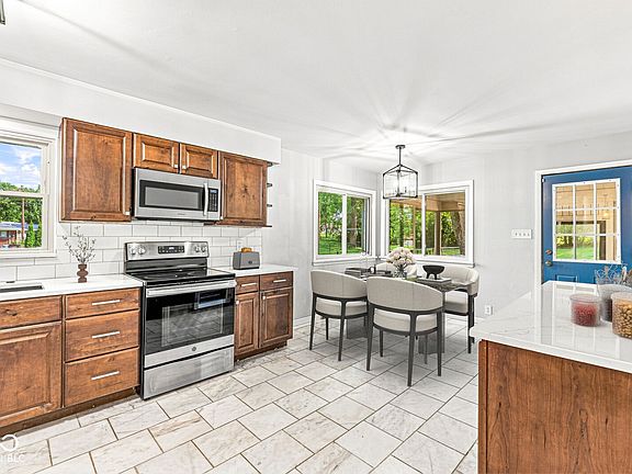 2nd image of 3120 E Banta Rd