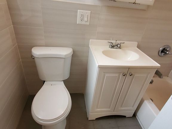4th image of 652 Courtlandt Ave #1J