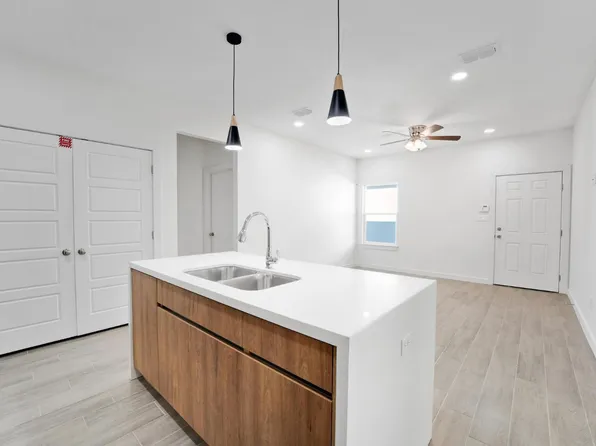 1402 W Platinum Dr #4, Pharr, TX 78577