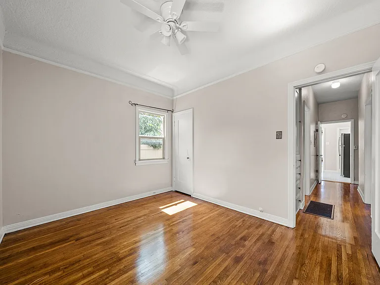 1136 Bennett Ave — Photo 11