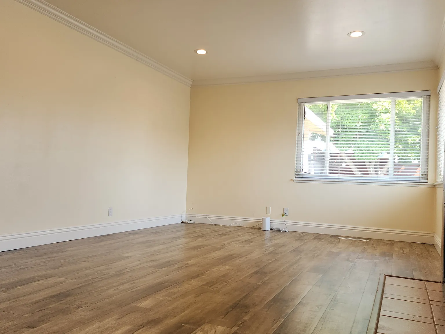 3 bed, 1078 sqft, $3,850 — Photo 2