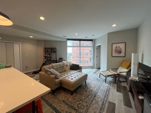 713 N Milwaukee Ave #504