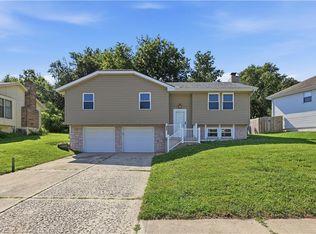 325 Brownfield Dr, Lees Summit, MO 64063