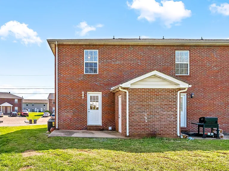 Peabody Dr - 375 — Photo 21