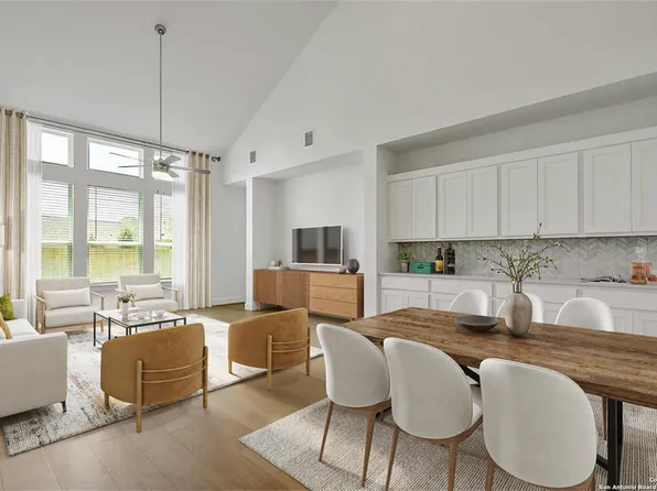 189 Spanish Oak, Castroville, TX 78009