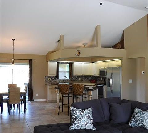 4th image of 3624 NE 8th Pl