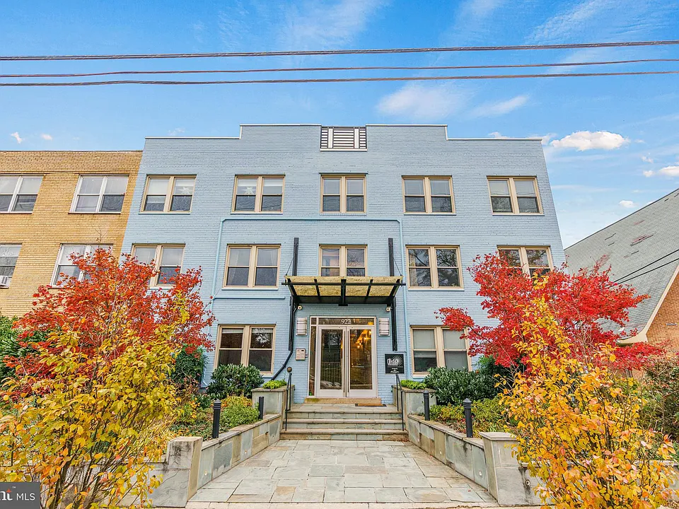 922 Madison St NW #304