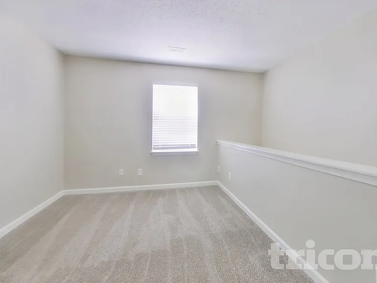 4525 Connaught East Dr — Photo 14
