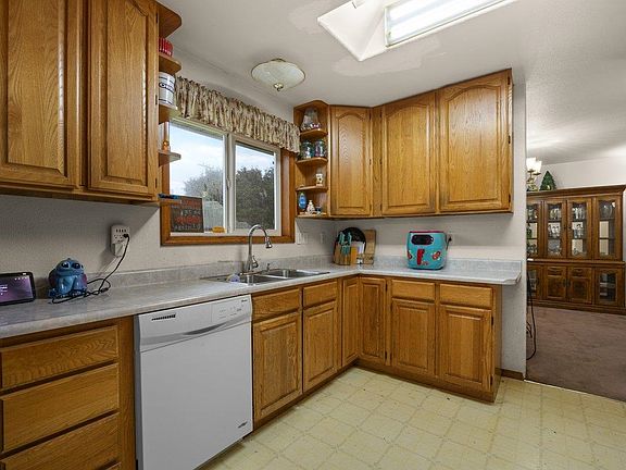 5th image of 1104 Stanton Ave