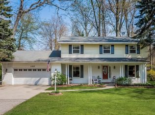 1325 Seminole Dr, Holland, MI 49424