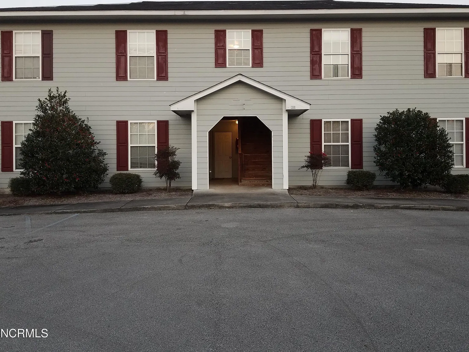 2 bed, 1.0 bath, $1,095 — Photo 1