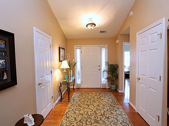 4th image of 445 Ballyshannon Dr
