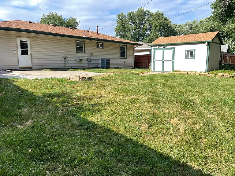 10909 Leavenworth St — Photo 38