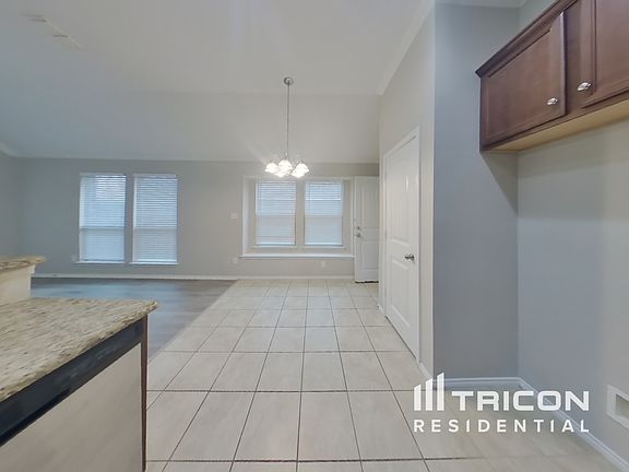 4th image of 1912 Glen Meadow Dr
