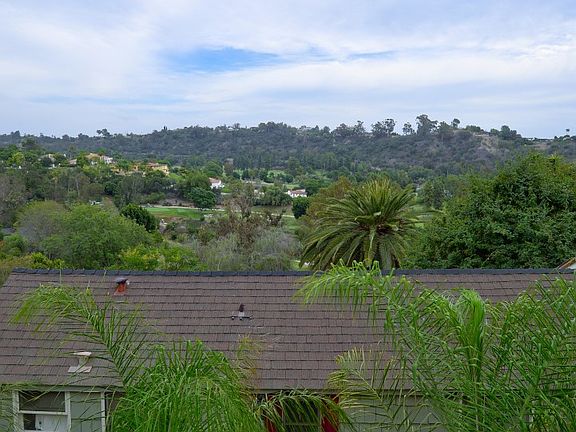Cottage from driveway