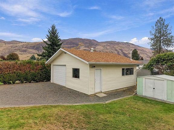 2nd image of 851 Sumac Pl
