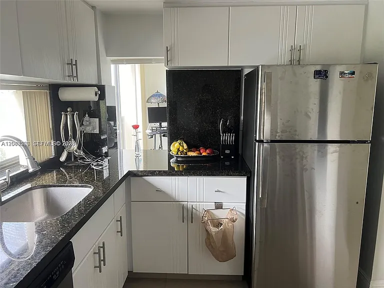 16909 N Bay Rd #508 — Photo 15