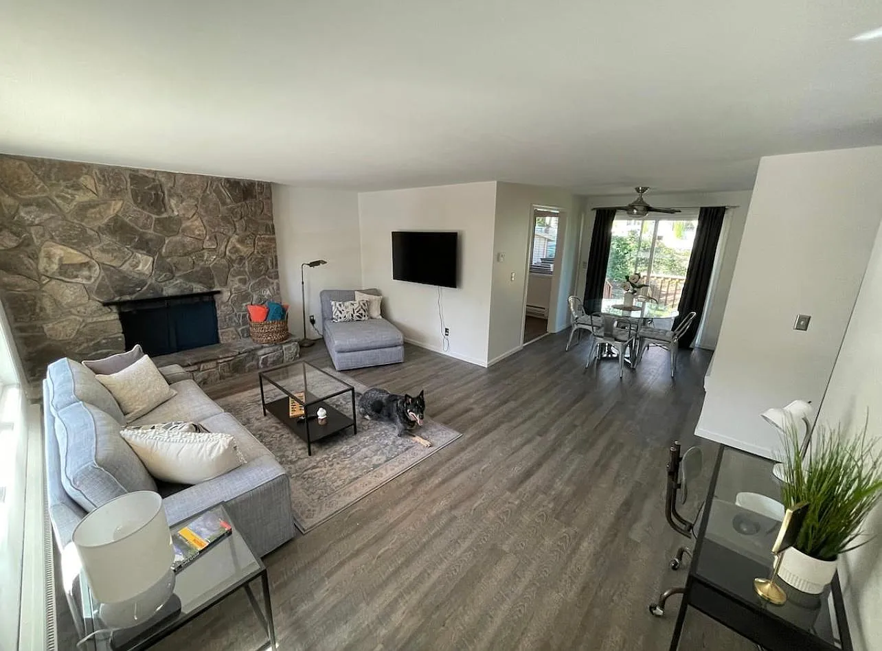 2 bed, 750 sqft, $2,200 — Photo 2