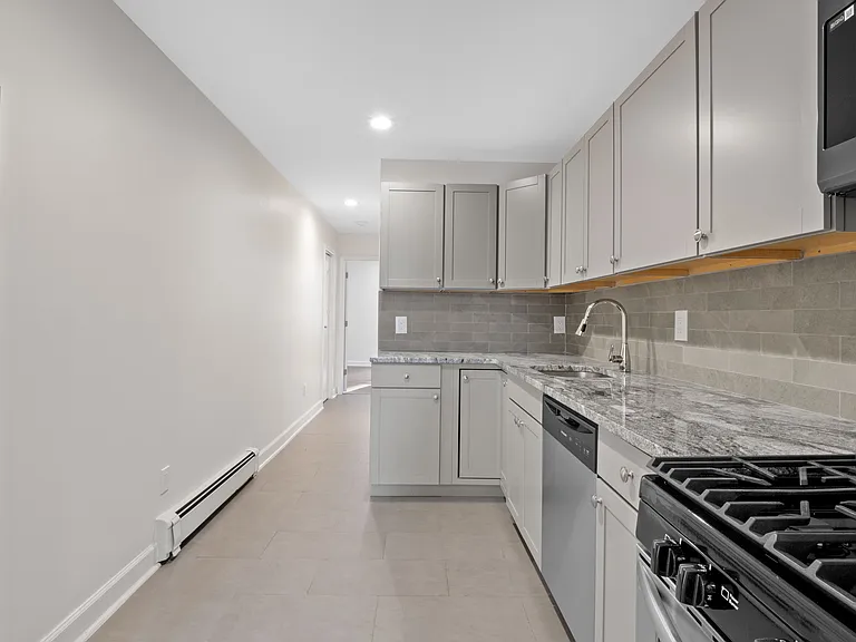 153 Christopher Columbus Dr #2R — Photo 3