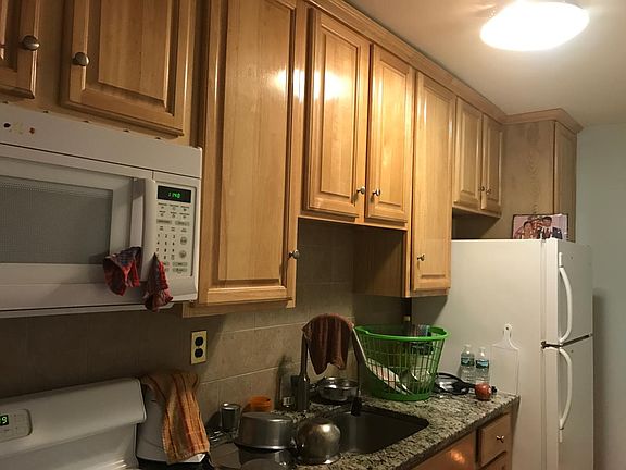 4th image of 225 Saint Pauls Ave #1019