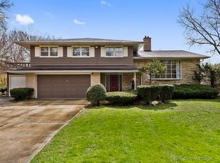 16W555 Hillside Ln, Willowbrook, IL 60527