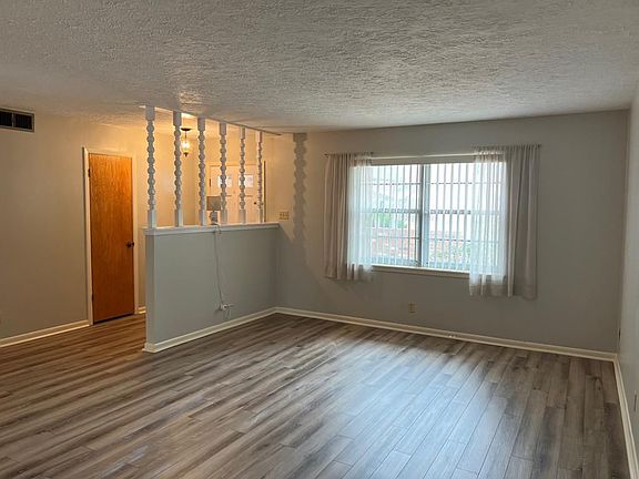 4th image of 303A Manor Dr