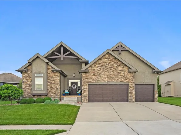1214 Kingsland Cir, Raymore, MO 64083