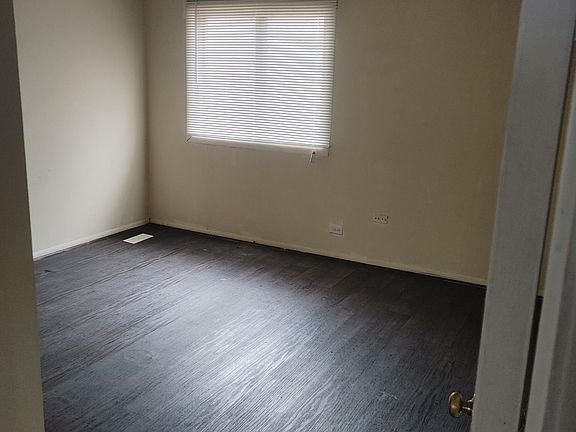 5th image of 847 White Oak Ln