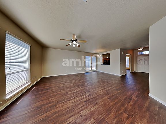 4th image of 975 Oak Lynn Dr