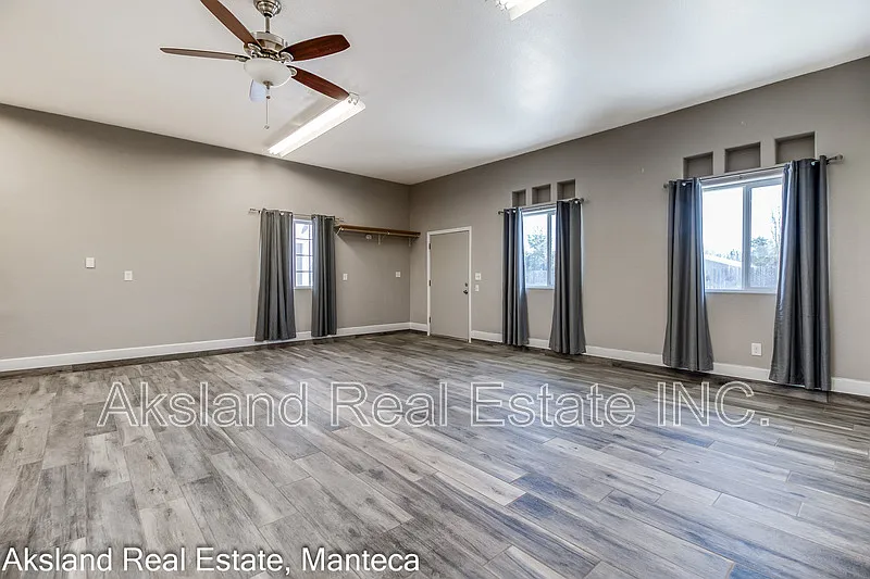 1 bed, 1.0 bath, 1100 sqft, $2,100 — Photo 4