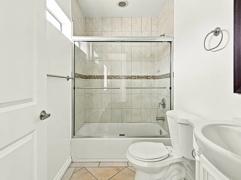 246 E Gage Ave — Photo 17