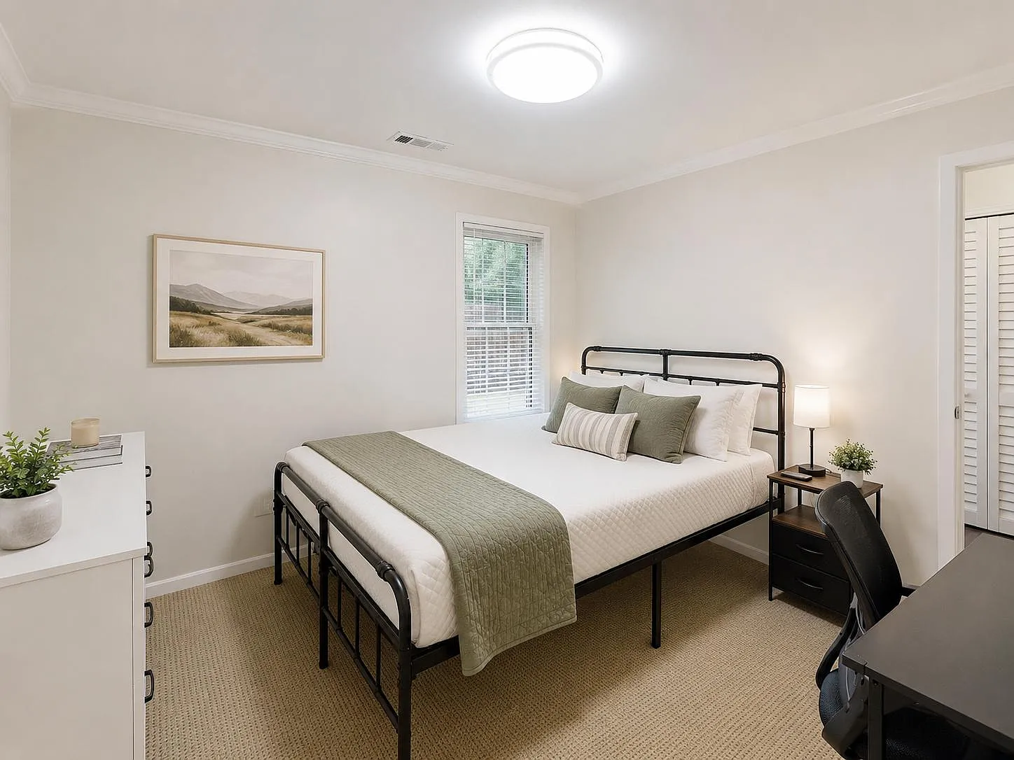 4 bed, 2.0 bath, 1938 sqft, $1,213 — Photo 1