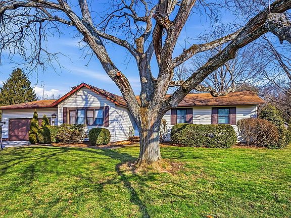 3rd image of 8191 Maxtown Rd