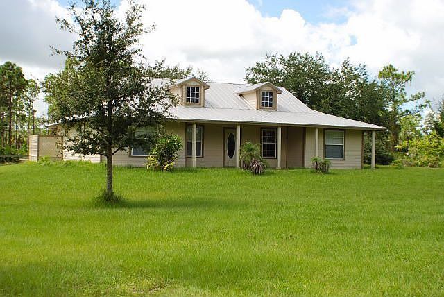 Key West 3/2 on 4.27 acres w/4 stall barn