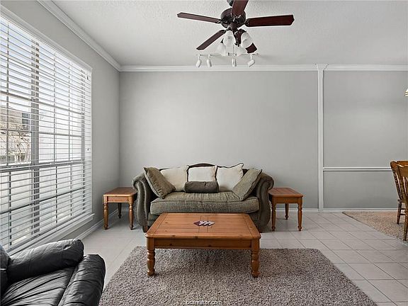 5th image of 251 Navarro Dr