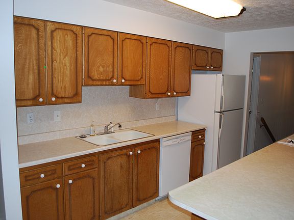 3rd image of 4790 S Saxony Cir