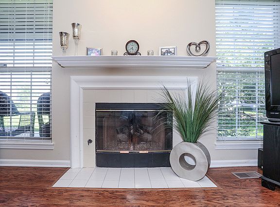 3rd image of 1229 Hathaway Cir #1229
