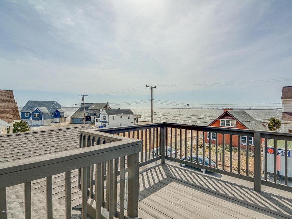 1st image of 60 Bay Shore Dr