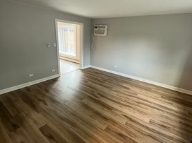 522 S La Grange Rd