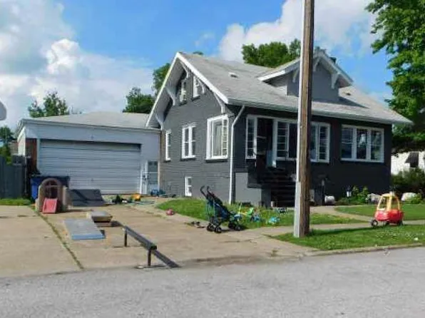 1005 E Poplar St, West Frankfort, IL 62896