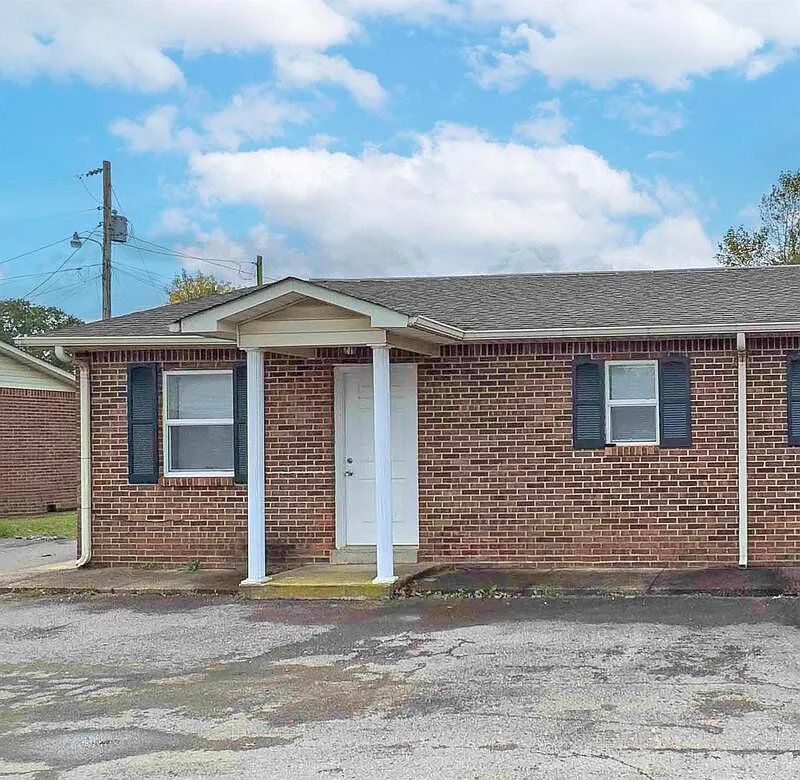 Thompsonville Apts. — Photo 1