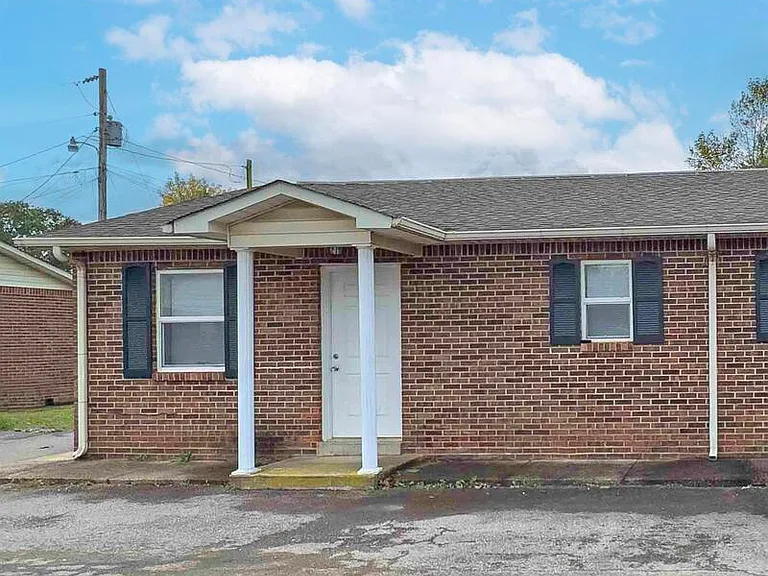 404-20 Thompsonville Ln — Photo 1