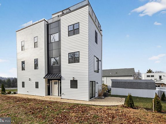 3rd image of 203 Church St